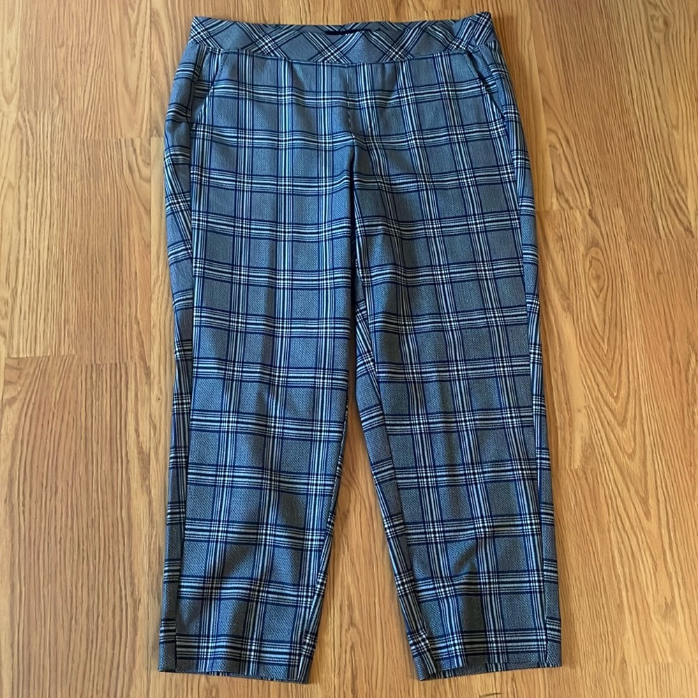 Gently used Women’s 1X plaid work trouser